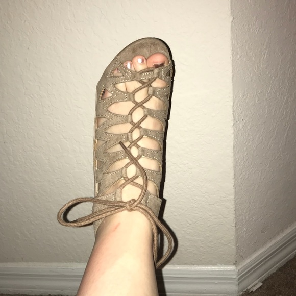 Taupe heels - Picture 7 of 8